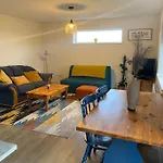 Relaxing Seaside Apartment In Garryvoe .